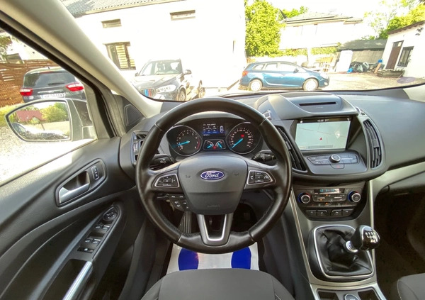 Ford Kuga cena 63900 przebieg: 107157, rok produkcji 2017 z Kałuszyn małe 781